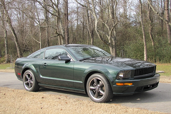 2008 Bullitt Mustang – In 2008, Ford again built a commemorative edition of the infamous 1968 Mustang Fastback in the movie “Bullitt” with Steve McQueen and were produced in Black and Highland Green models.
